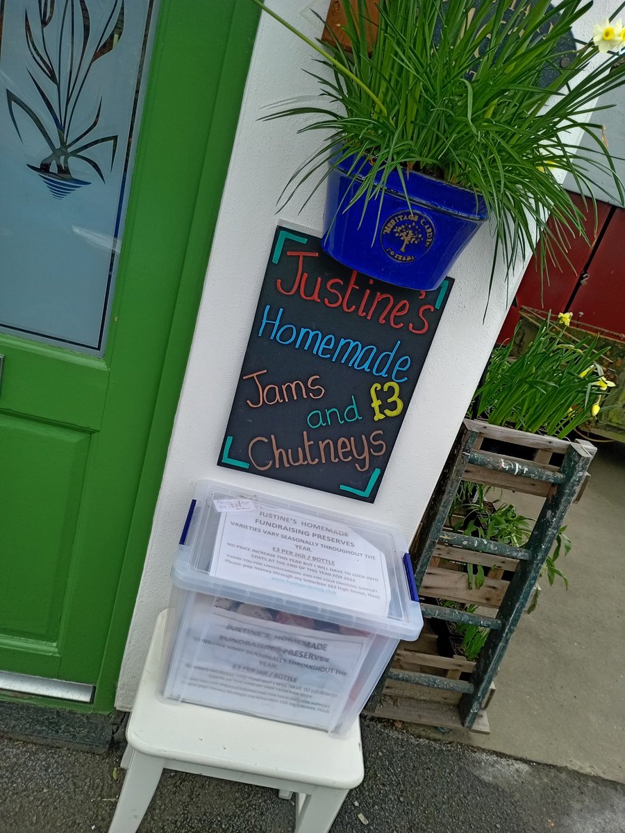 avidgardener72's tweet photo. Have a look in the box if you're passing by post any money through my letterbox please
163 High Street Hook #homemadepreserves #fundraising @HookGClub https://t.co/nqgTG3DwST