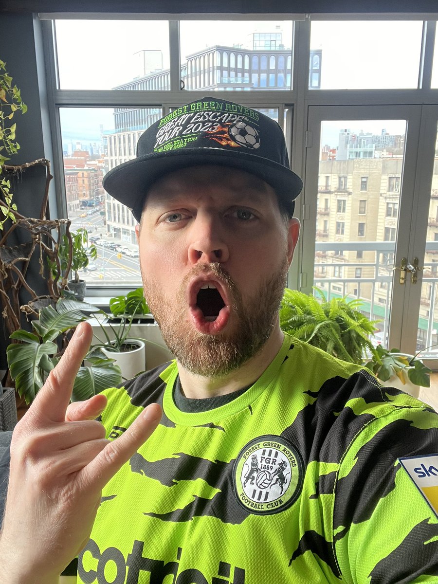 I sadly had to cancel my trip last-minute but Shimmy boy made it to the promised land & brought our flag (ft. @DomBernardx legs) 🗽🦵 2023 GREAT ESCAPE TOUR CONTINUES. I’ll be supporting from NYC. UP THE VEGAN ROVERS BABY! 💚🖤 #WeAreFGR @FGRFC_Official