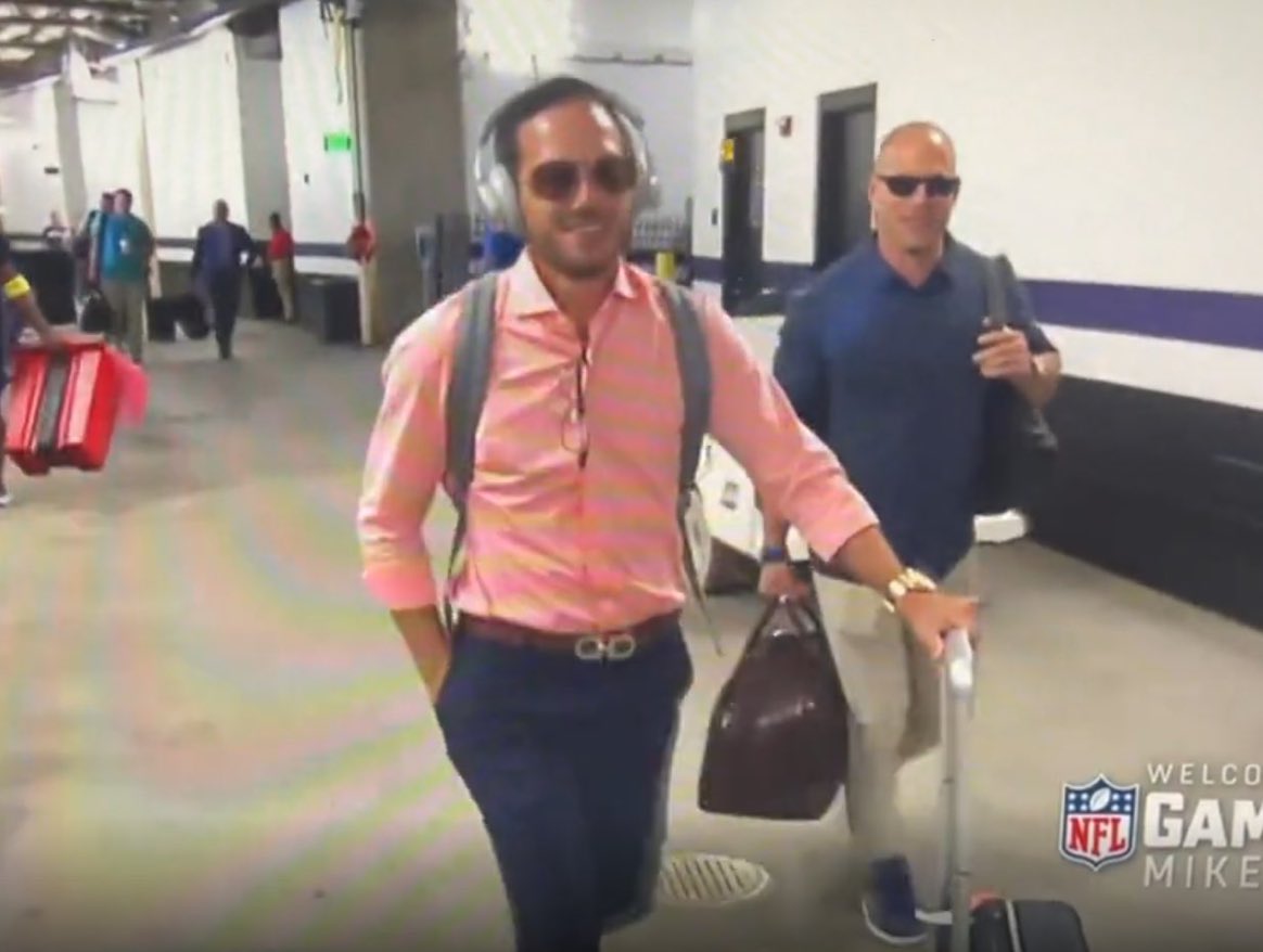 KingOfPhinland's tweet photo. @KyleBrandt @nyjets @BuffaloBills @RamsNFL @Lions @HoustonTexans If we’re talking fittest coaches, Mike McDaniel definitely has the best fits🤷🏻‍♂️ https://t.co/Q3oUd5ruJ8