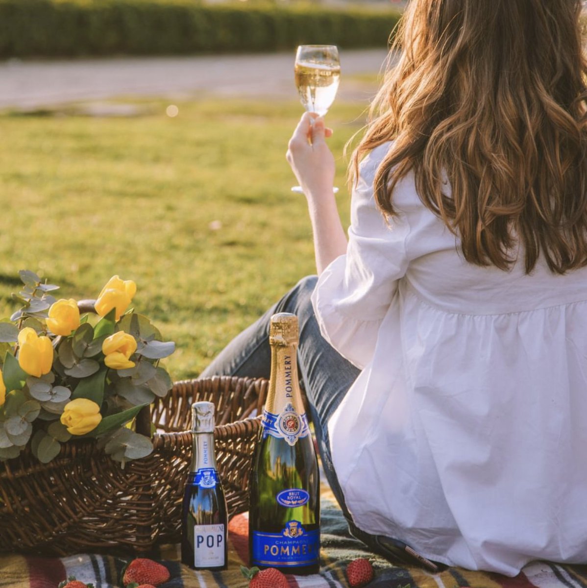 An Easter picnic on the grass with champagne Pommery.
.
#experiencepommery #champagne 
.
This content is not intended to be viewed by persons under the legal alcohol drinking age or in countries with restrictions on advertising on alcoholic beverages. Enjoy champagne Pommery.