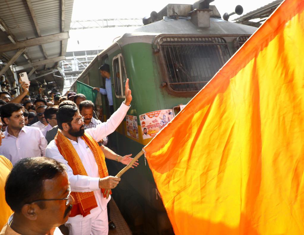 Eknath Shinde flagged off Shinde Sena Ayodhya Tour 