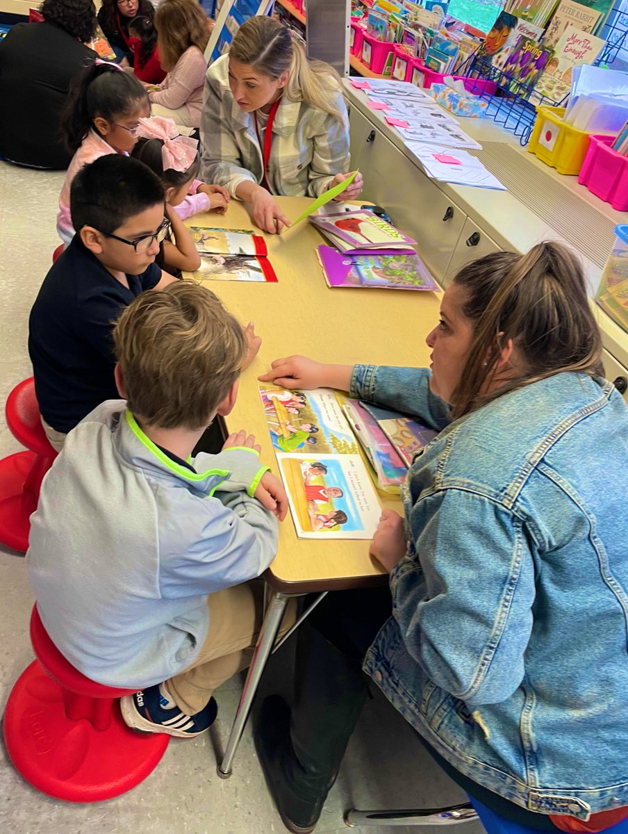 rbpsEAGLES's tweet photo. 1st Grade teaches and our ELA Coach worked together during their  PLC this week  #Labsite #ReflectionsAndFeedback #lifelonglearners @DreamBigRB @RedBankSup #RBBisBIA https://t.co/687qtC14O5