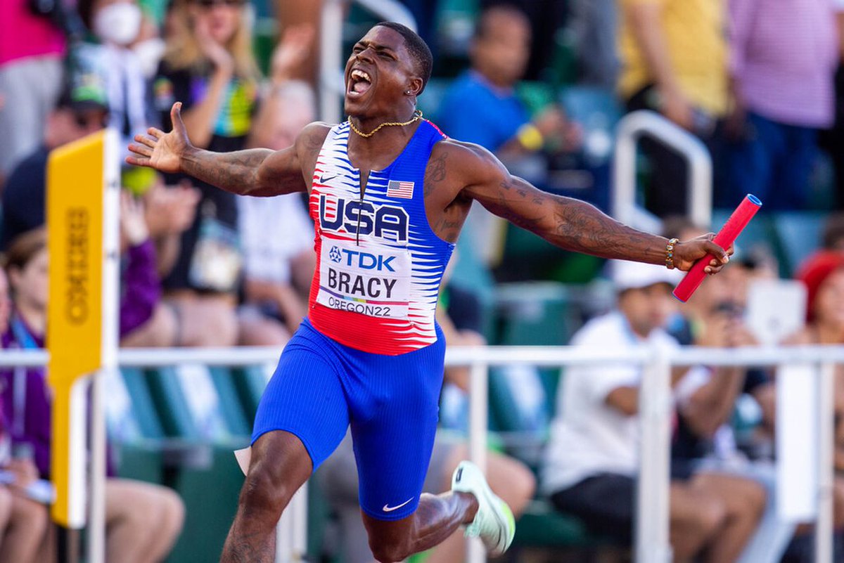 FitzDunk's tweet photo. 🚨 Get a rare look into track finances!

Marvin Bracy opened up to @CitiusMag about how contract negotiations for 100m sprinters actually works

"Nike was going to have to pay a pretty penny. We knew that wasn’t going to happen"

Here are the Important quotes and takeaways 👇

🧵 https://t.co/TM2Ps86npC