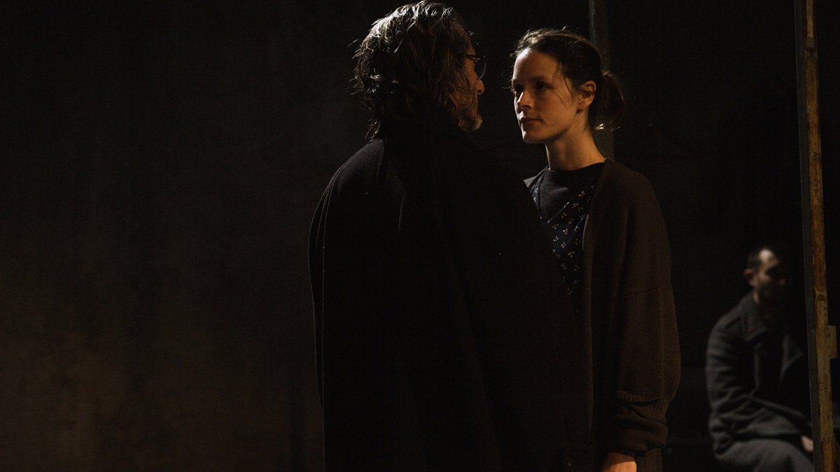 «QUAND ON ÉTAIT DANS LE CAMP, ON PARLAIT SOUVENT DE CE QUI ALLAIT SE PASSER QUAND LA GUERRE SERAIT FINIE ET QUAND ON SERAIT LIBRE… » Extrait de GUERRE de Lars Norén : ne manquez pas cette création de <a href="/christianbenede/">christian benedetti</a> , à voir encore le 7 et 8 avril, puis du 18 au 29 avril !