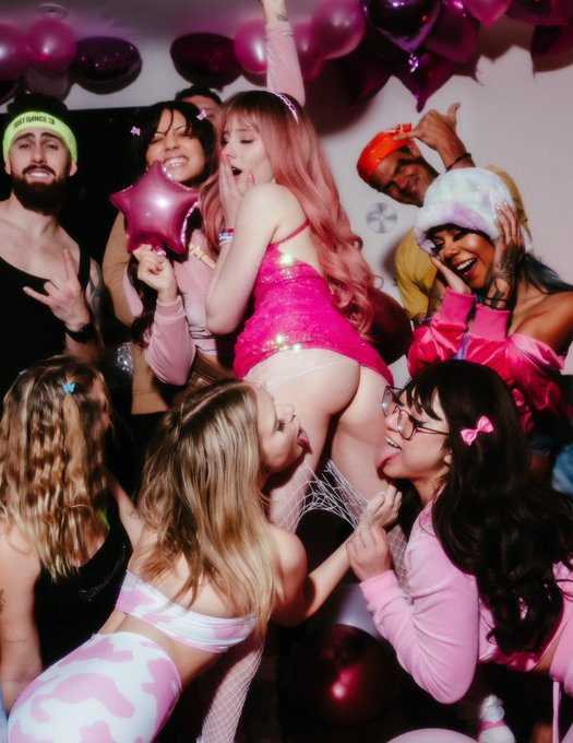 Photo from my 23rd birthday 💖 I love my friends 😭💖 peep the cuties licking my booty @OfficialCocolov
