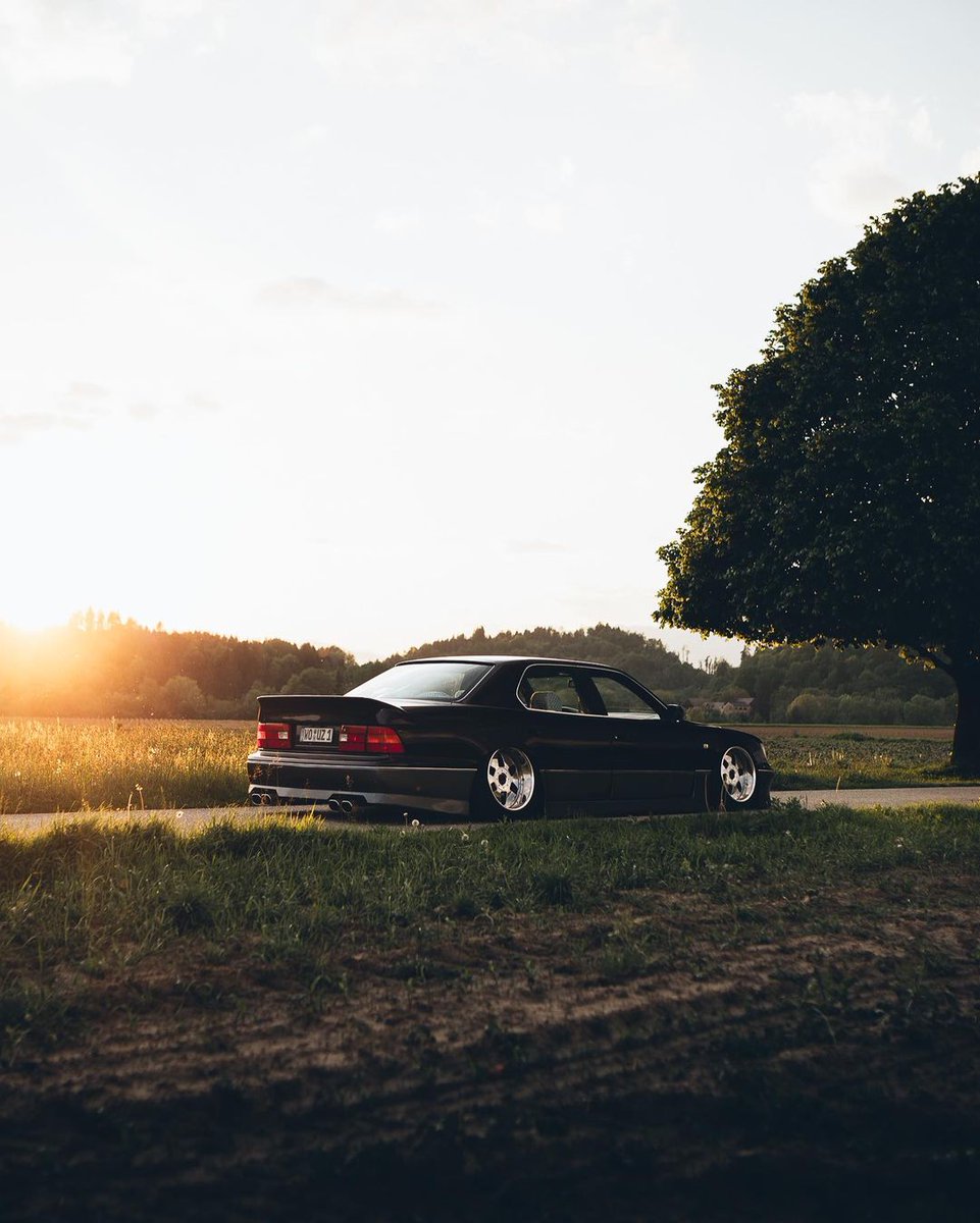 low_journal's tweet photo. Amazing location and Shots😯
#Lowjournal 
.
.
.
.
Tagged on ig
#lexus #ls400 #ls400mafia #lexusls400 https://t.co/lczEIXUBFa