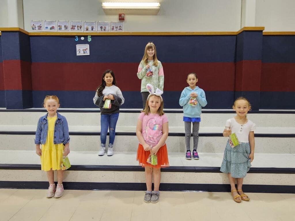 CaddoGrove's tweet photo. Hoot hoot hooray! 🐥💕💗 great behavior and great choices! Their teachers said:

Great leadership
Good hallway behavior
Helpful reader with younger students
Showing strategies
Being a great friend! 

What a way to start the day! #CGEAwesome https://t.co/eEh353skYG