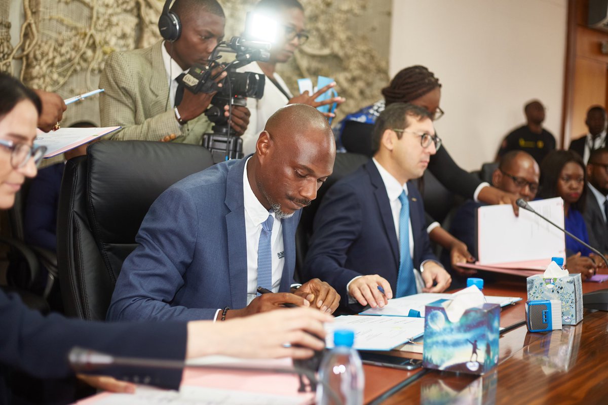 fgis_gabon's tweet photo. #GabonPowerCompany, une entité du @fgis_gabon, a signé un protocole d'accord avec l’État Gabonais et Perenco Oil &amp; Gas Gabon pour développer une centrale thermique au gaz naturel de 21 MW dans la ville de #Mayumba.

En savoir plus : https://t.co/6OimPbFhU3 https://t.co/R3UZVMlKvI