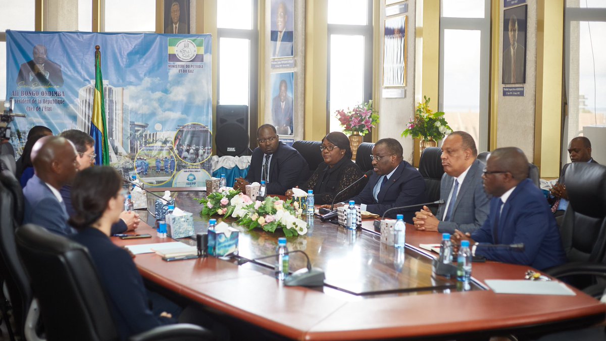 fgis_gabon's tweet photo. #GabonPowerCompany, une entité du @fgis_gabon, a signé un protocole d'accord avec l’État Gabonais et Perenco Oil &amp; Gas Gabon pour développer une centrale thermique au gaz naturel de 21 MW dans la ville de #Mayumba.

En savoir plus : https://t.co/6OimPbFhU3 https://t.co/R3UZVMlKvI