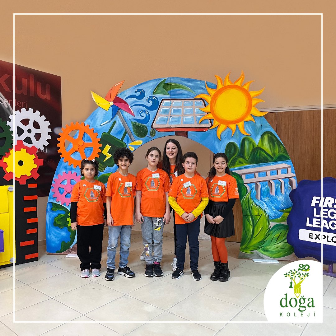 TEBRİKLER👏🏻
Bursa Özlüce Kampüsü ilkokul öğrencilerimizden oluşan D-ENERGY takımı, First Lego Leauge Explore Festivali’nde geliştirdikleri hareketli Lego modelleri ve oluşturdukları Atık Su Arıtma Tesisi projeleriyle "Duyarlı Kaşifler" ödülünü aldı.