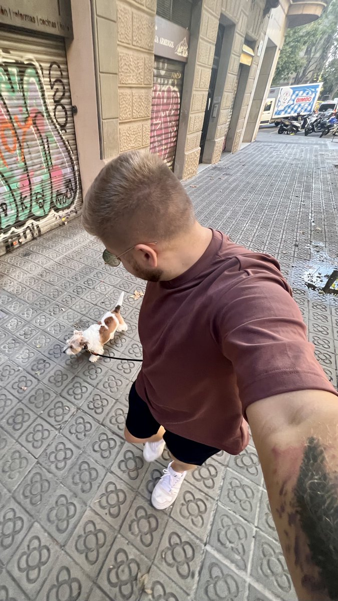 IvanKhorev's tweet photo. Как и обещал — некринжовый тред о жизни в Барселоне #2 📍🇪🇸

Отвечаю на самые популярные вопросы из предыдущего треда. 
Содержание 👇:
- Сколько денег нужно в Барселоне
- Банки и налоги
- Права на машину
- Школы
- Домашние животные https://t.co/41RMm80mh7