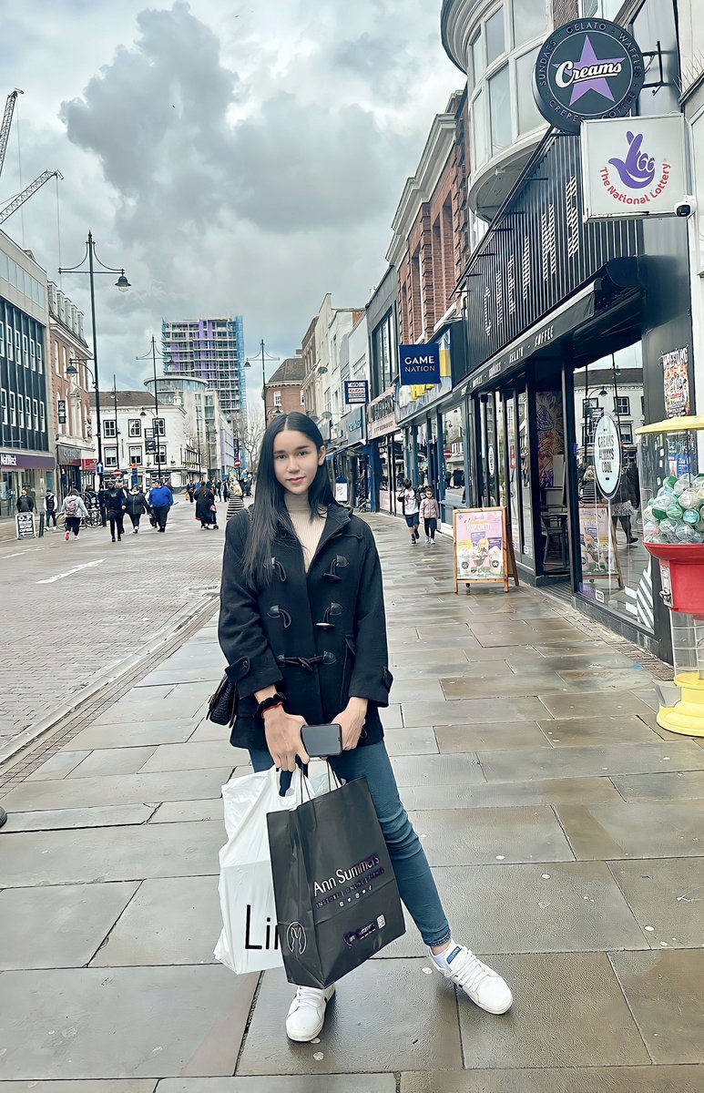 happyd63's tweet photo. Hello London 🥰 https://t.co/kKcAw6K4LD