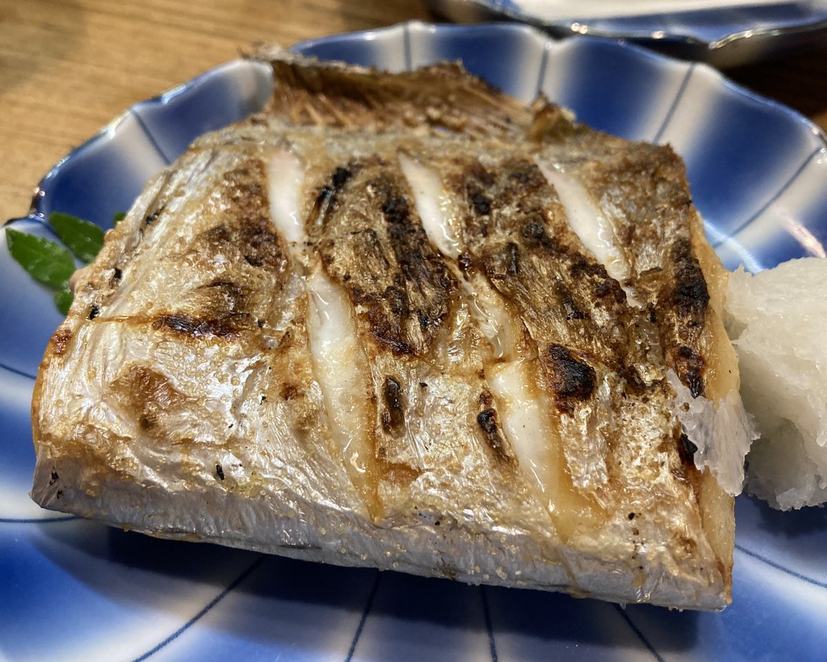 太刀魚は塩焼きに限る 太いほど旨いのだ ウツボの唐揚げにボラメの唐揚げ お魚パラダイス！ お酒は虎の尾と尾根越えて 踏んだら噛まれそう ＃晩酌 ＃日本料理 ＃日本酒