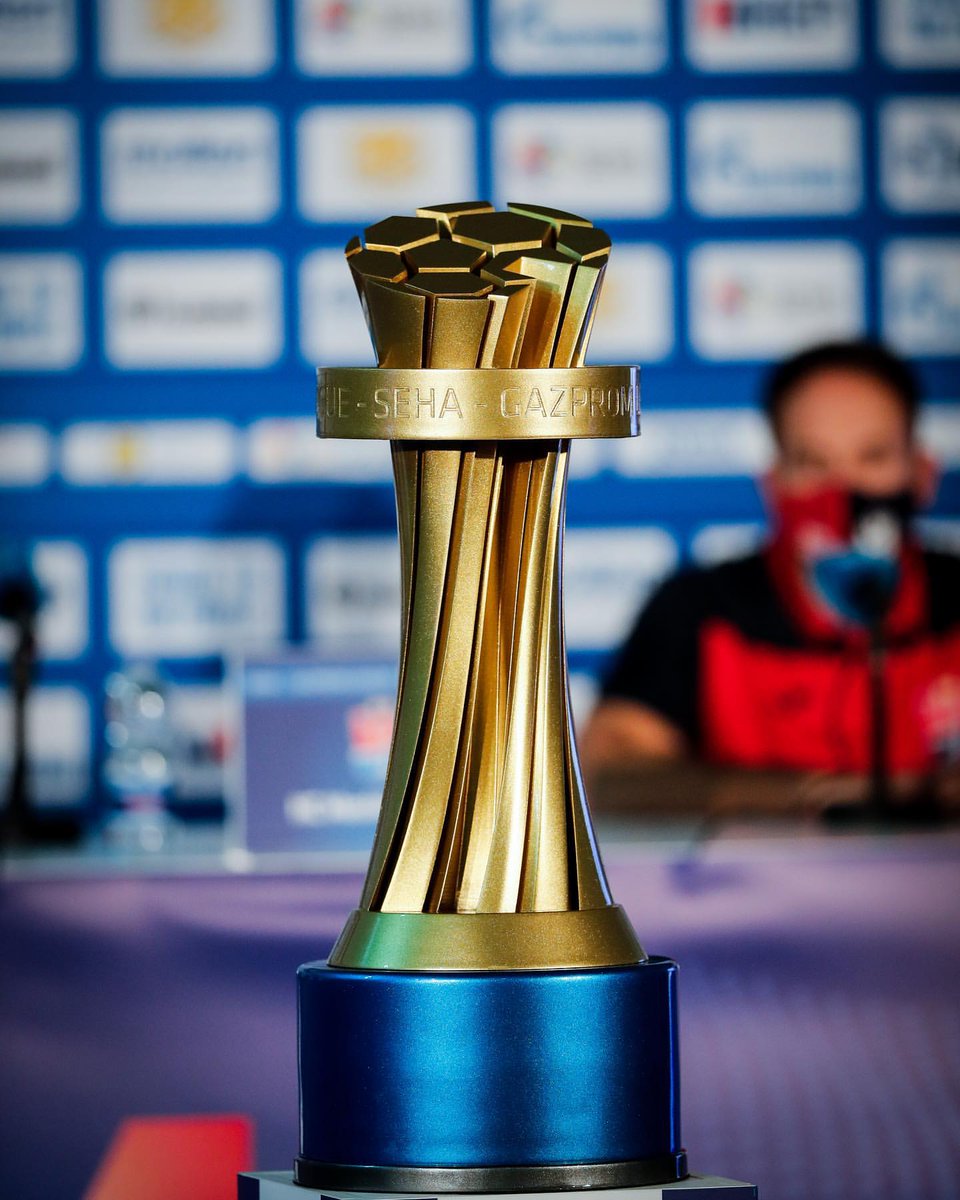 Crafted to resemble gold, behold a mighty masterpiece of 7 kilos. Its magnificence was captured in stunning shots by @kolektiffimages, a true artisan of the lens. Collaborating w/ @3dprintaj, it was made for the  @SEHALeague back in 2020. 
As they say, the bigger, the better🏆😁