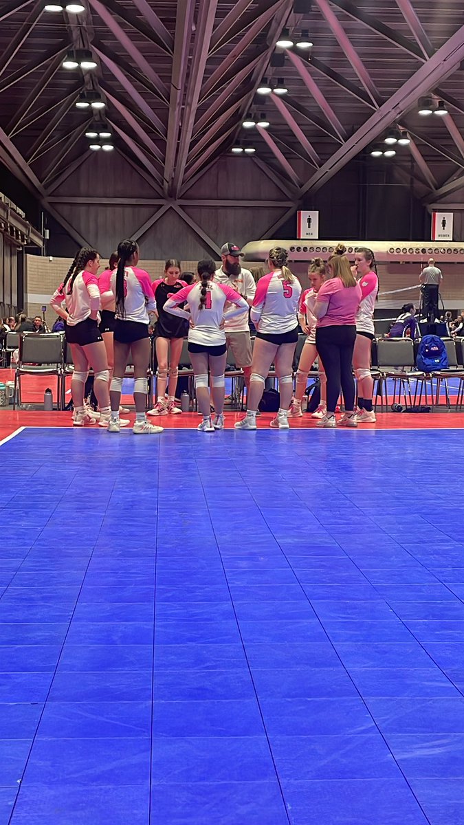 Spirit Black 15-1 falls in set 1: 20-25…

Great battle… about to start set 2 vs MAVS KC 15-2 

#showmequalifier #spiritvbc #ovr #ohiovalleyregion #jovolleyball @spiritvbc