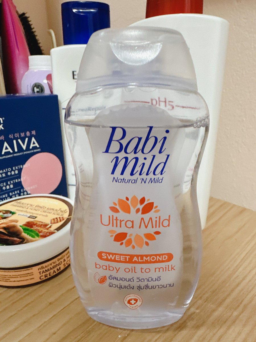 Kiraalone65's tweet photo. 3. ออยล์ Babi Mild ตัวนี้เราจะใช้ทาหลังอาบน้ำเสร็จ ผิวจะนุ่มมากๆๆ ไม่เหนอะ ใครไม่ชอบทาครีมแนะนำตัวนี้เลย สูตรนี้คือ สบายผิวมากๆ หอมอ่อนๆ ยิ่งทา ผิวยิ่งนุ่ม ลื่น ผิวฉ่ำเด้ง โกลวสุขภาพดี

 พิกัด : https://t.co/v0D9JC9mPS https://t.co/phcyHkl3sV