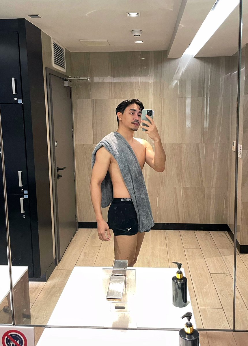 SuperBig20's tweet photo. ว่ายน้ำกันงับ ig: Filmmoisme https://t.co/7UosMnV97Z
