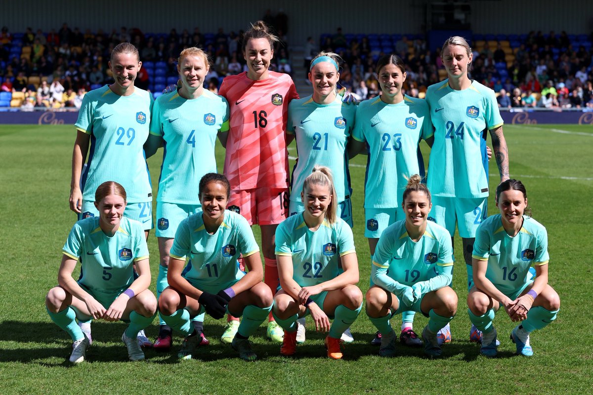 WGolazo's tweet photo. The Scotland and Australian Women's National Teams are wearing purple wrist bands in today's friendly as a symbol of equality and solidarity for national teams who are striving for equal conditions. 🟣 https://t.co/c5fXsKt9ZP
