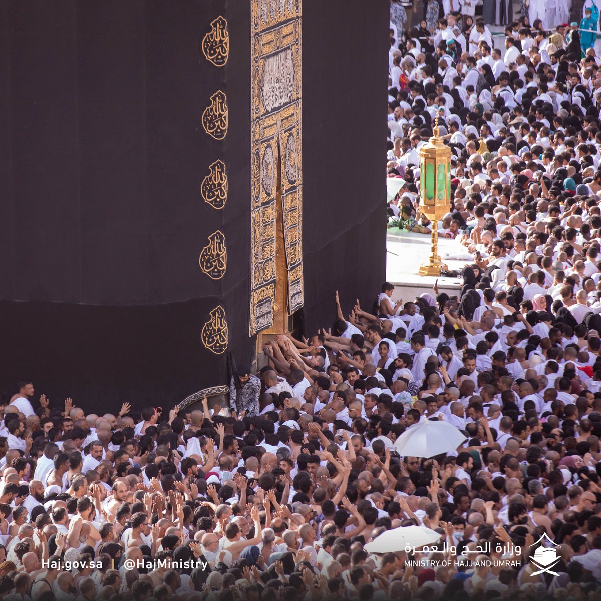 HajMinistry's tweet photo. يأتون بيض الثياب، فيخرجون بيض الصحائف. 🕋

#يسر_وطمأنينة
#مكة_والمدينة_في_انتظاركم_بشوق https://t.co/AiiZIhoCzx