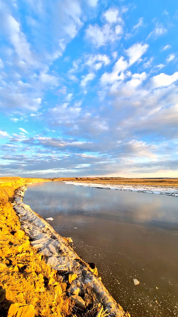 TonyBynum's tweet photo. Headed east for the wide open Prairie and the mighty yellowstone. #Montana #montanamoment #photographmontana @Todayinmontana https://t.co/dDKKZruBoG