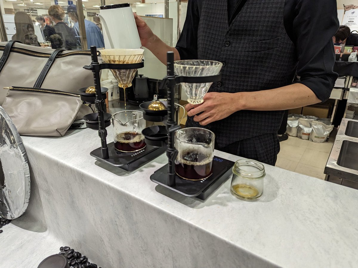 SEKISHIN15's tweet photo. COFFEE TRIP FESTIVAL 自店取り扱い豆の説明を丁寧に行ってくれて時間経過があっという間。楽しい！全店とお話するには閉店間際の１時間滞在では全く足りなかったー。会期中にリベンジする！ #COFFEE_TRIP_FESTIVAL https://t.co/SO7c4rLuNY