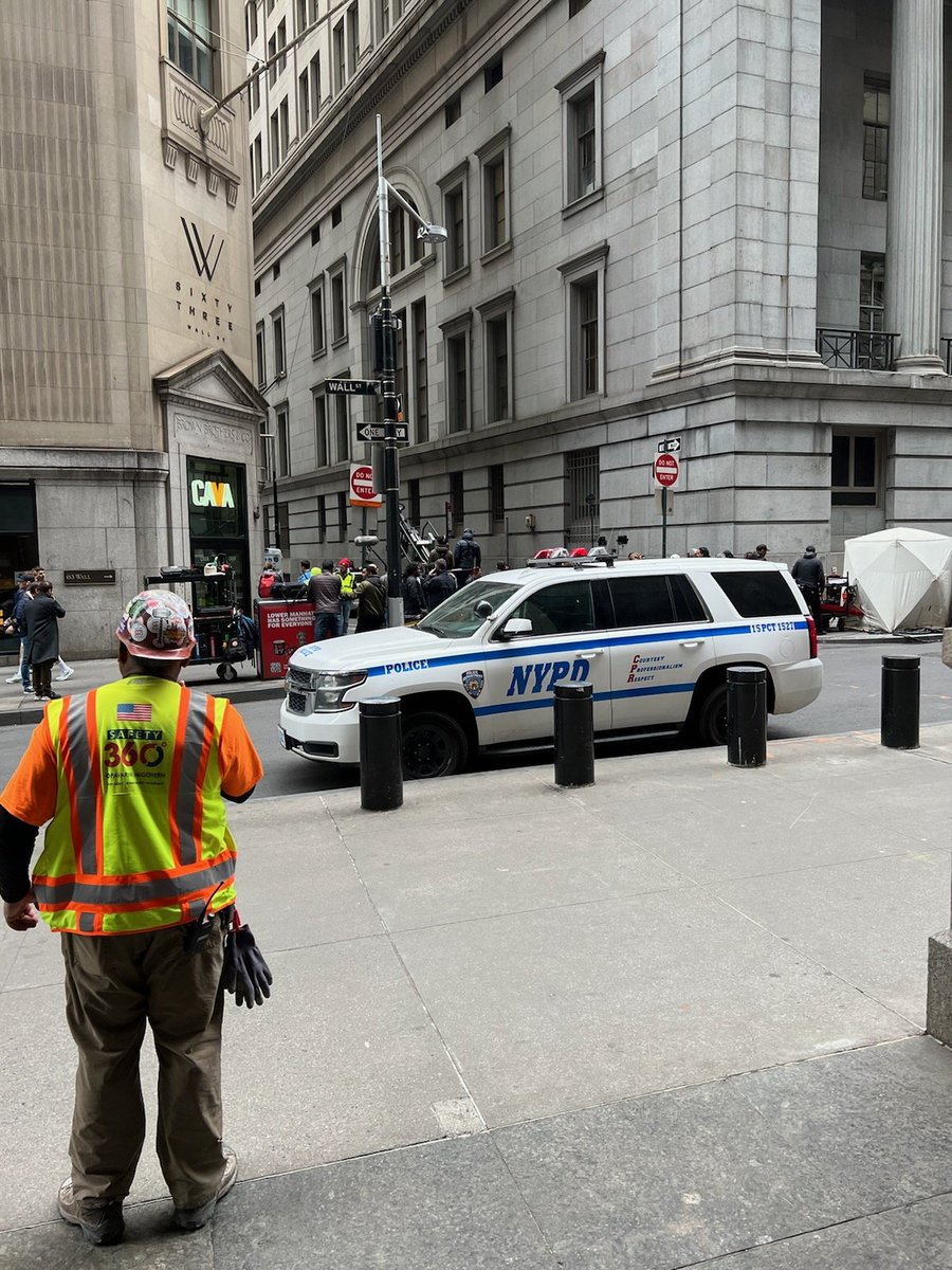 CDNY1975's tweet photo. @AwesomEmergency Hey Charlie! They are filming #DareDevil across the street from my sons job this morning! @marvel @Daredevil #MarvelStudios https://t.co/0LBeQRn0gs