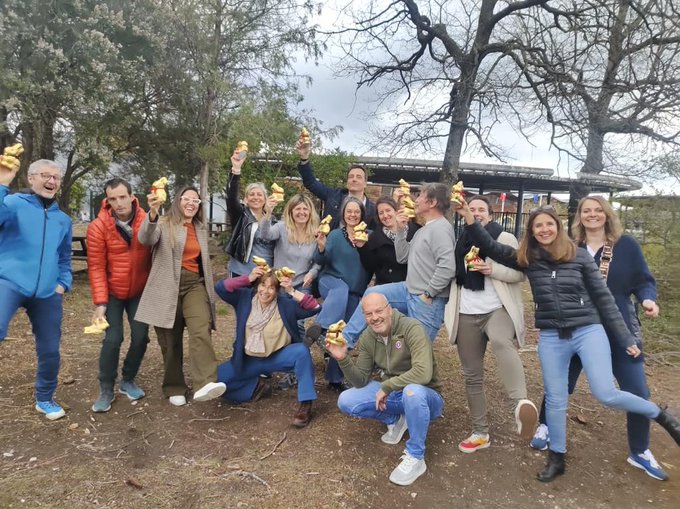 🥚🪺🍫Course d'orientation de Pâques pour l'équipe éducative sur la pause déjeuner, brevet blanc pour les élèves et lapins au chocolat pour tout le monde!! Un collège qui cultive le bien-être pour tous!!