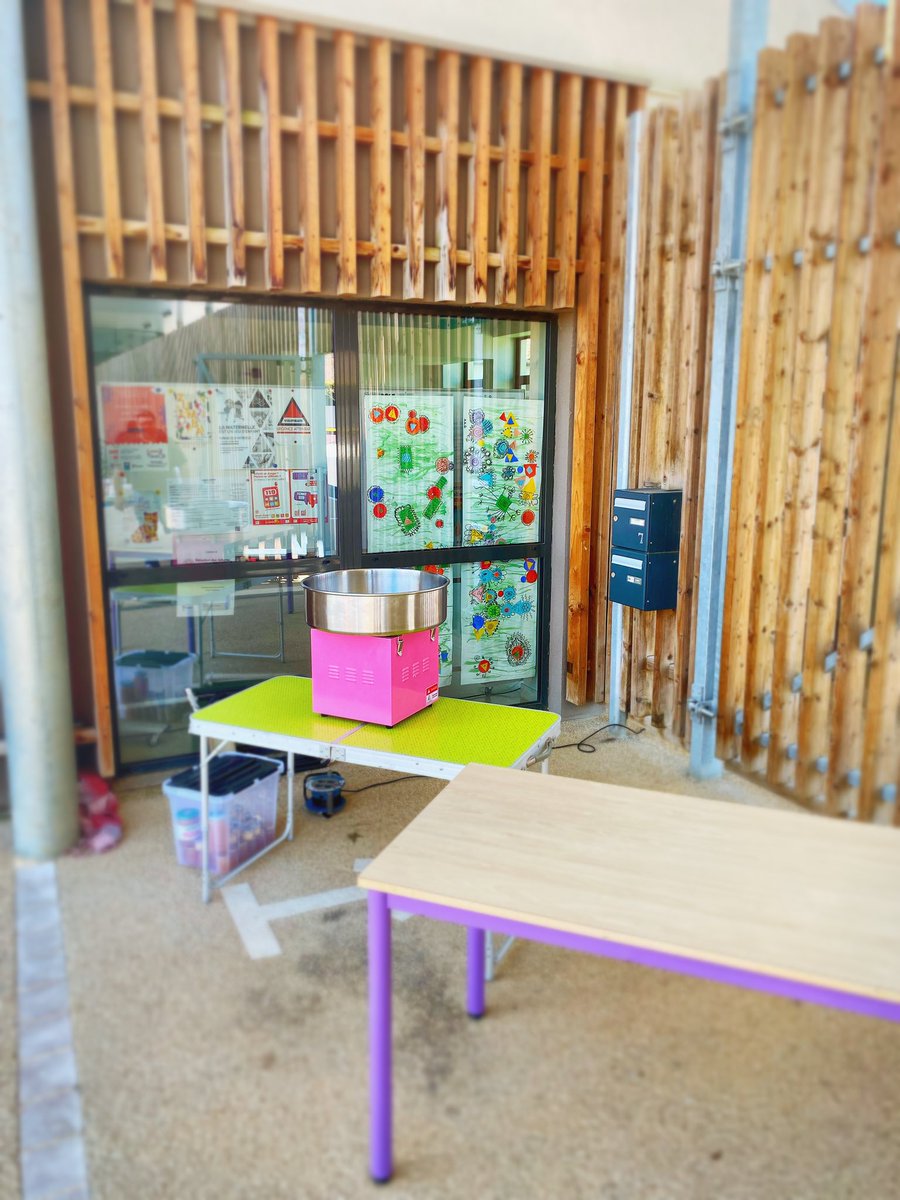 NerudaMat86's tweet photo. #SemaineDeLaMaternelle : WorkShop Artistique  

L’œuvre collective (PS - MS - GS - CP - parents - équipe de l’école) est terminée. Place à l’affichage ‼️

#sdlm2023 https://t.co/BNIURZa3eU