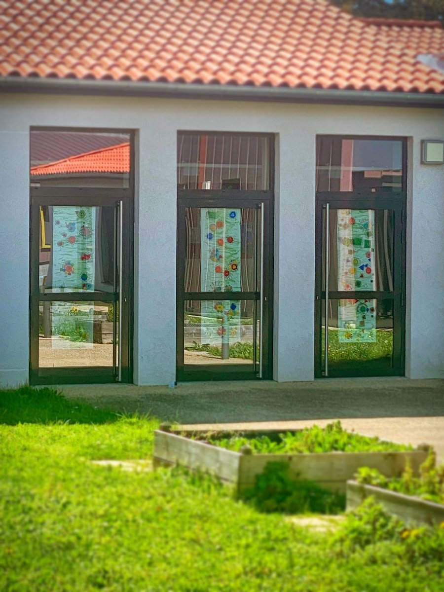 NerudaMat86's tweet photo. #SemaineDeLaMaternelle : WorkShop Artistique  

L’œuvre collective (PS - MS - GS - CP - parents - équipe de l’école) est terminée. Place à l’affichage ‼️

#sdlm2023 https://t.co/BNIURZa3eU