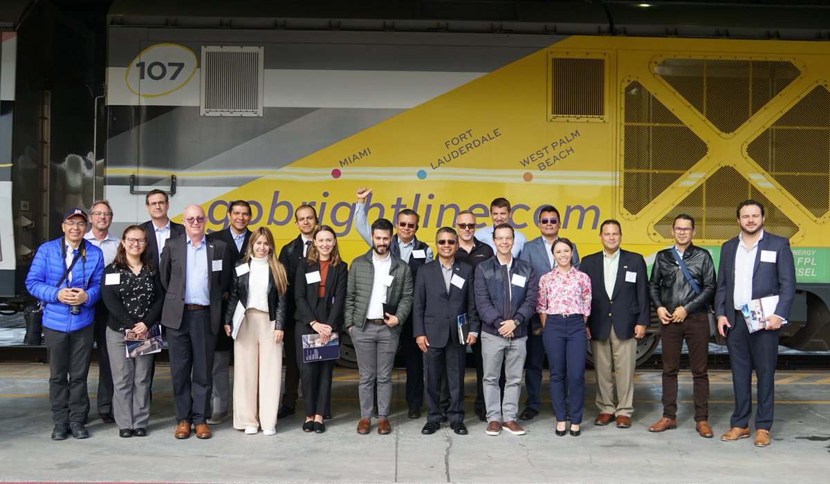 USTDA's tweet image. #ICYMI USTDA recently hosted rail officials from Colombia, Costa Rica, and Mexico to introduce them to innovative U.S. technologies, including green locomotives, that will reduce the railways’ carbon emission while promoting improved safety and efficiency.

#Railway #RailIndustry