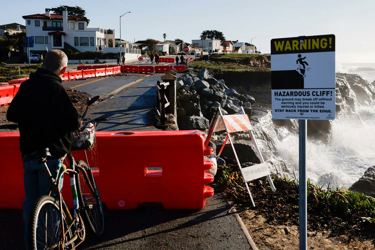 EpsUcsc's tweet photo. Support current UCSC students to become future leaders in preparing our communities and protecting our coasts with a gift to the Gary Griggs Endowment for Student Research Support today. Your gift will be DOUBLED with a match from a generous alum, up to $25,000. https://t.co/nEwnXxbrRl