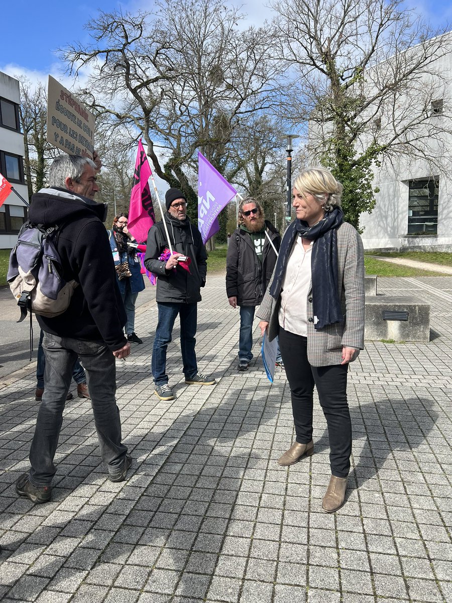 stephanie_rist's tweet photo. Merci @OCampus_Orleans de m’avoir invitée à la restitution de votre enquête étudiante 2022-2023.
Nous agissons :
👉Réforme des bourses (+370€/an min. & 35 000 boursiers supp.)
👉Gel du prix des repas (1€ pour les boursiers & précaire) & logements CROUS
👉Dispositif #MonPsy https://t.co/dD3b7Z4EHH