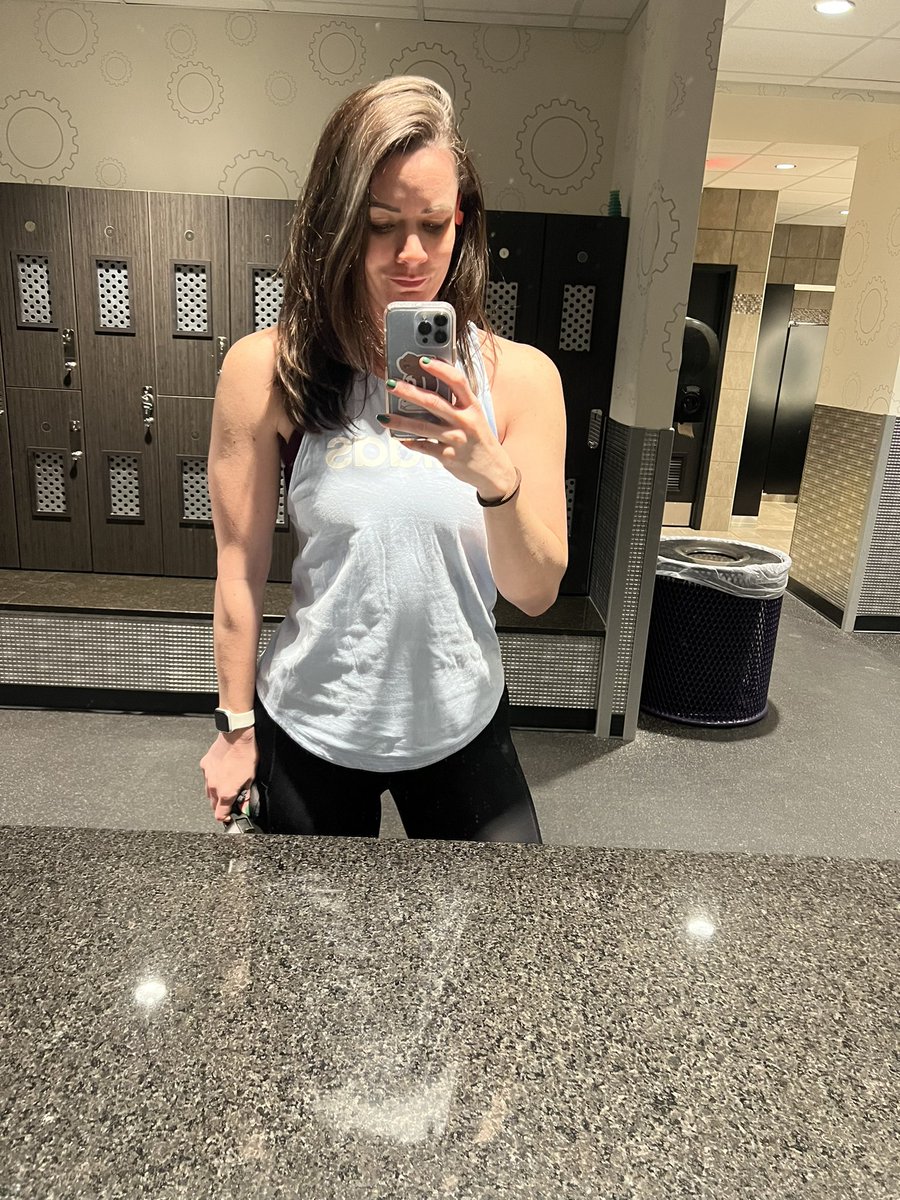 Happy. Friday. 
#fridaymorning #fridayflex #FridayMotivation #workingout #womenwholift