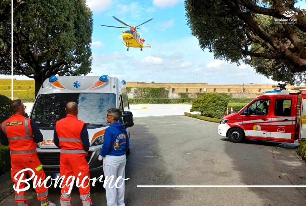 bambinogesu's tweet photo. #buongiorno di affiatamento, sincronia e rapidità. E' un lavoro di squadra. ❤
#12aprile #arearossa #vitecheaiutanolavita https://t.co/XqYWD1LE9T