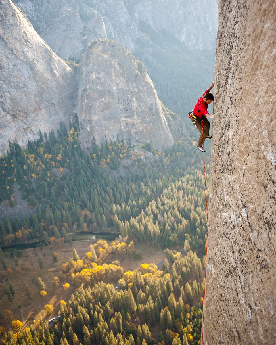 jimkchin's tweet photo. @kjorgeson airing it out on the Dawn Wall.

Yosemite National Park, CA https://t.co/jd43h1RDmC
