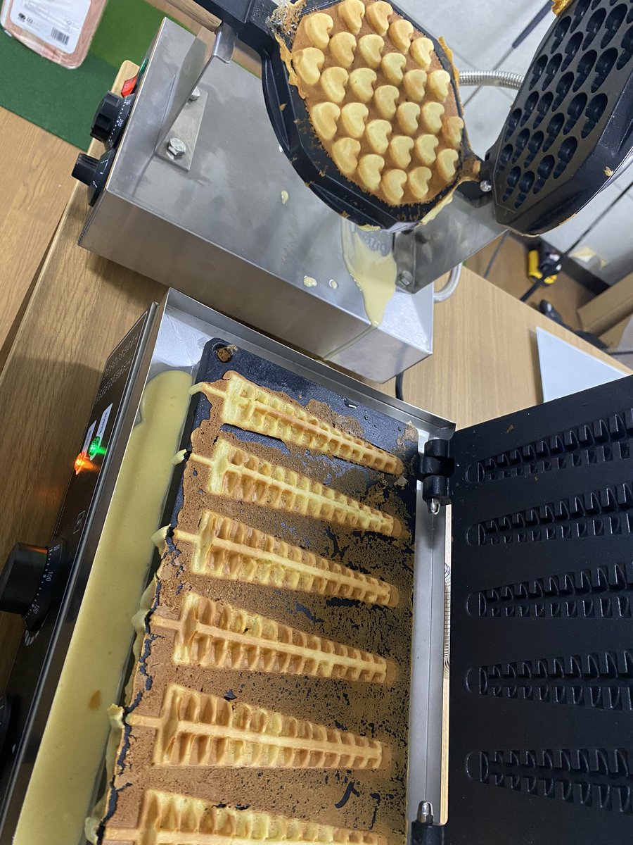 CSDFIELD2's tweet photo. 本日は社長とワッフル作りです
ワッフルメーカーどんなものかっ🤔🧇
やらせ感半端ない社長をどうぞ！！
@CSDFIELD1 https://t.co/55VsxNfKIs