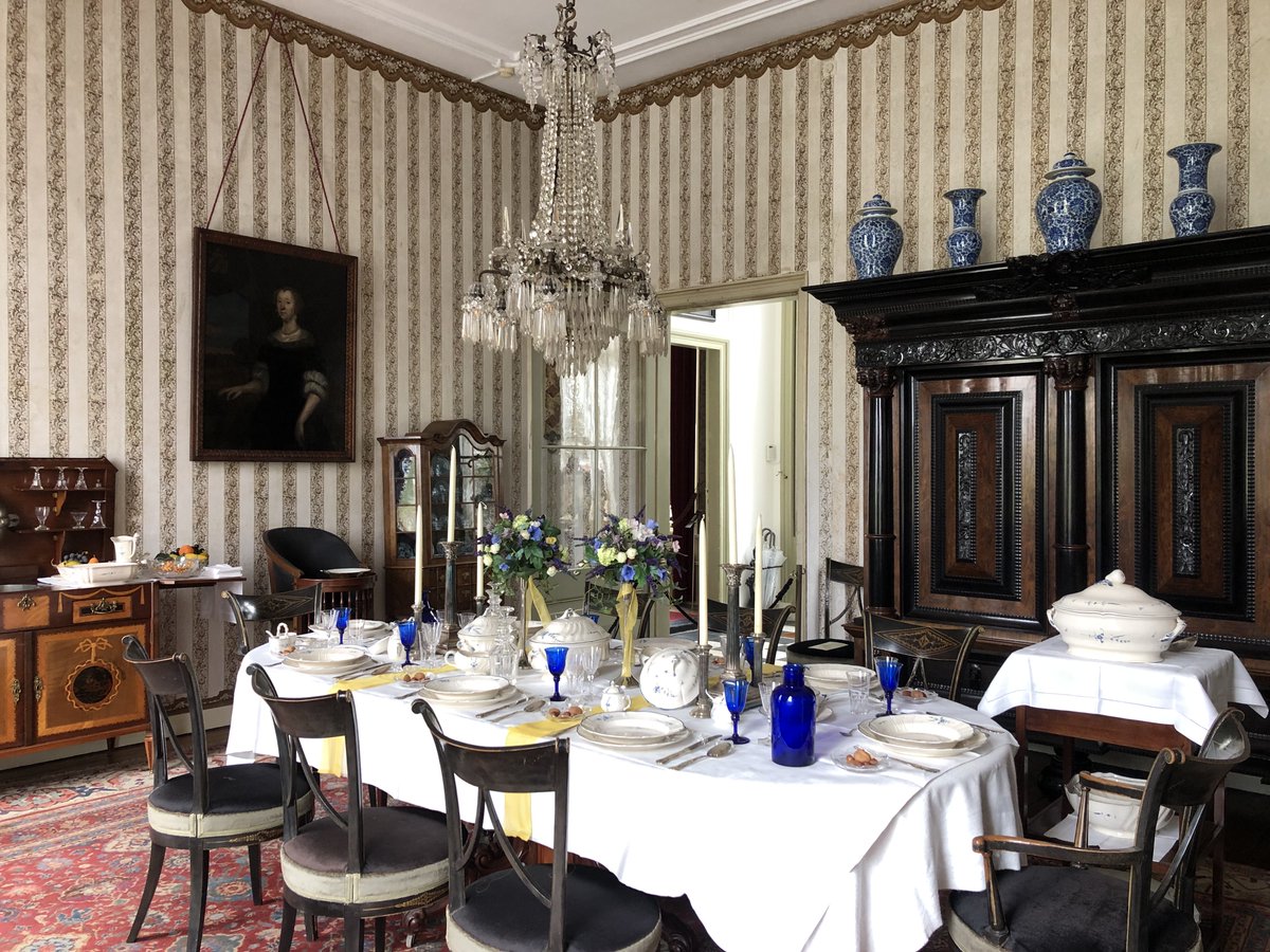 Kasteel in Groningen: Borg Verhildersum is tijdens de Paasdagen open. Eerder dan verwacht! De restauratie van het behang in de eetkamer is klaar en vrijwilligers hebben extra hard gewerkt aan de herinrichting. Het resultaat mag er zijn. Kijkt u zelf maar! ow.ly/IuBg50NE3cv