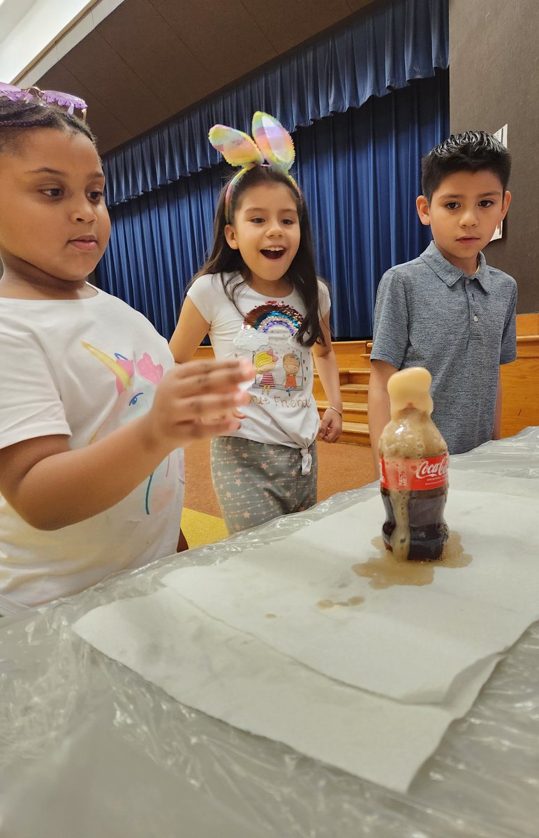 NorthDriveES's tweet image. Our first STEAM event was a success! Our students &amp;amp; their families participated in many fun &amp;amp; engaging activities. Each student received books to promote their love for reading at home.  Families that participated in our STEAM event &amp;amp; healthy initiative received Lysol wipes.😊