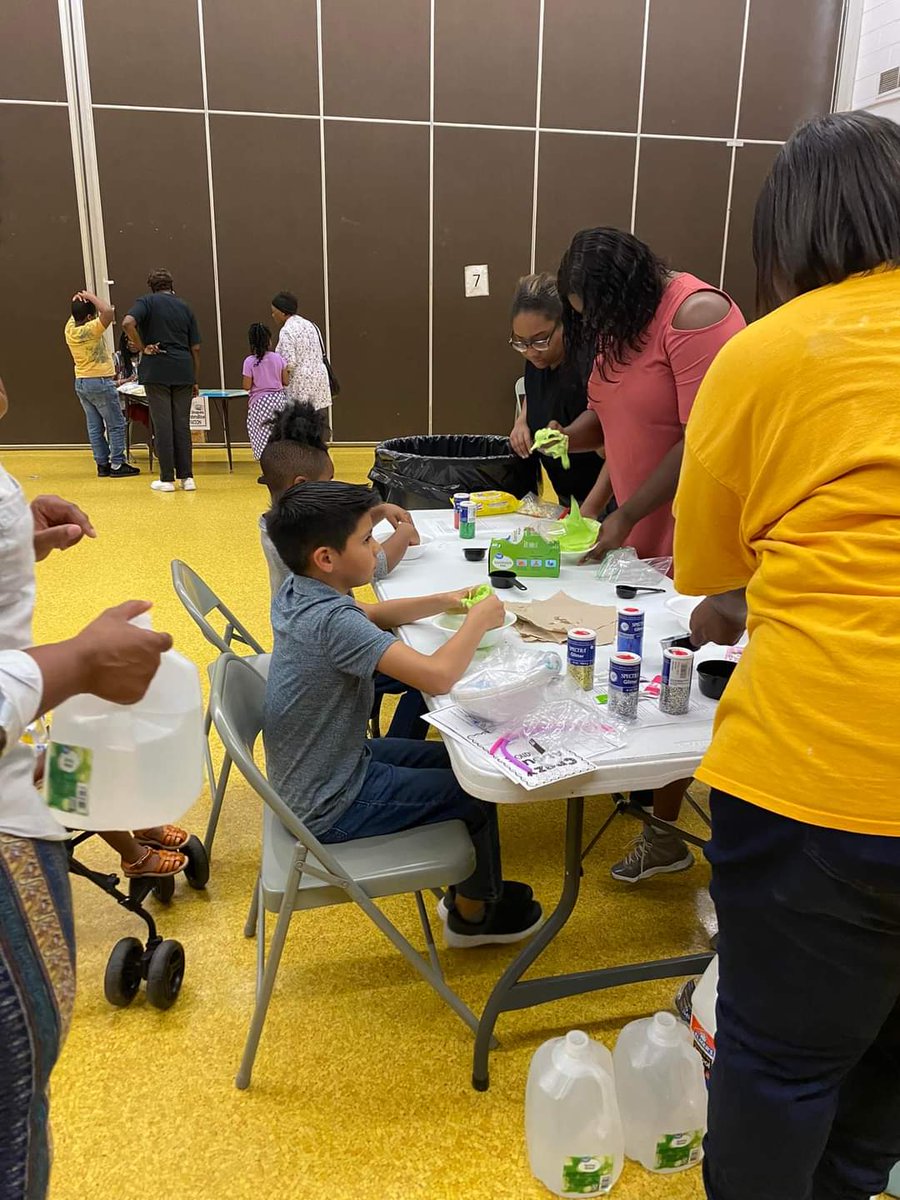 NorthDriveES's tweet image. Our first STEAM event was a success! Our students &amp;amp; their families participated in many fun &amp;amp; engaging activities. Each student received books to promote their love for reading at home.  Families that participated in our STEAM event &amp;amp; healthy initiative received Lysol wipes.😊