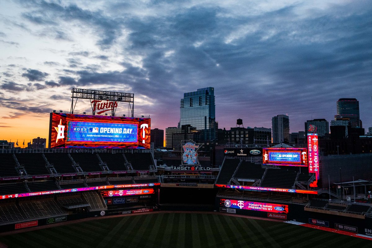 Rise and shine!

Baseball is happening at Target Field today!