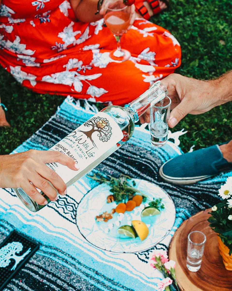 Happy World Health Day!🙏🏼
-
Lets toast to organic farming and additive free products🍹
-
Did you know OWL Tequila is certified organic, sustainably farmed and additive free? It's better for the ecosystem, the environment and for human consumption. 🌿
-
What you consume matters!