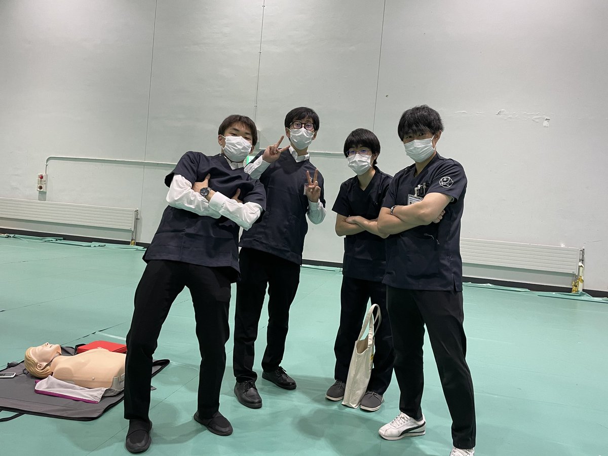 salsa_sums's tweet photo. 昨日はBLS研修お疲れ様でした😌
皆さん頑張って胸骨圧迫してくれて（？）SALSAメンバーもレクチャーしつつ楽しめました！先生のレクチャーもみなさん覚えていて素晴らしかったです🌟

フォローしてくれた方ありがとうございます😌いつでもdmお待ちしてます♪

みなさんもぜひ！一緒に活動しましょう💓 https://t.co/lzAAwsufz6