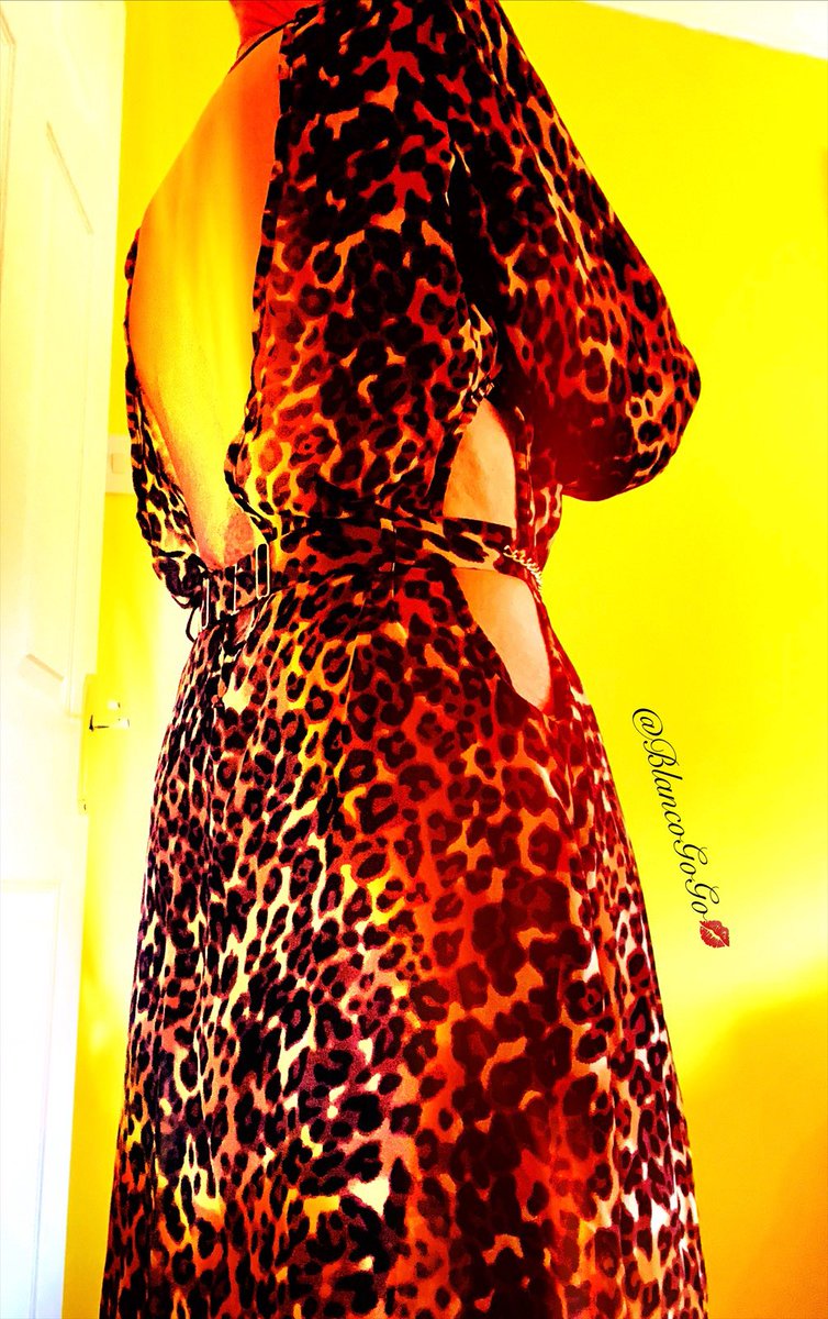 BlancoGoGo's tweet photo. The #Tampa robe is stunning! Detachable belt, this is perfect #BeachToBar wear ๐๐ค
#TreatYourFaveTweeter @TheKnickerFairy #GGsBigBirthday ๐ https://t.co/5e2BCRuF2E