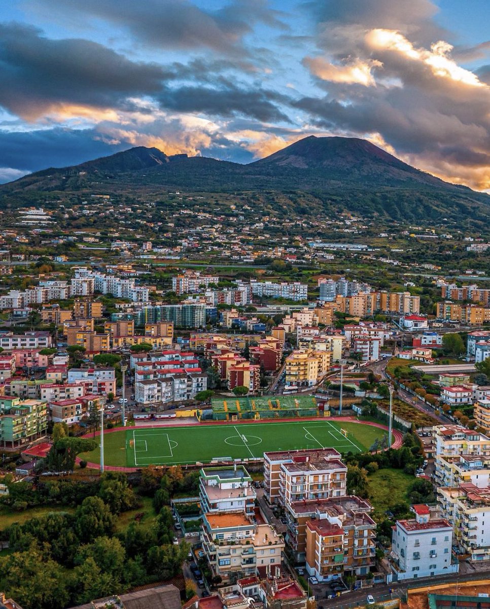 Simply beautiful 🤩💫

Pompeii, Napoli, Italia 🇮🇹📍⚽️

📸: sierpowsky_  IG

#PITCHHUNTERS 

#footballpitch #football