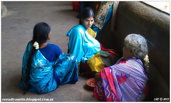 zonadtransito's tweet photo. #Madurai. Mercado, Palacio Nayak y Templo Meenakshi.: https://t.co/V8hGgFrnPl
#Blogdeviajes #Guiadeviaje #Indiadelsur #Palacionayak #Templomadurai #Templomeenaskshi #Travelblog #Viajar #Viajeindiadelsur #Viajenepal https://t.co/eFpM2poZSG