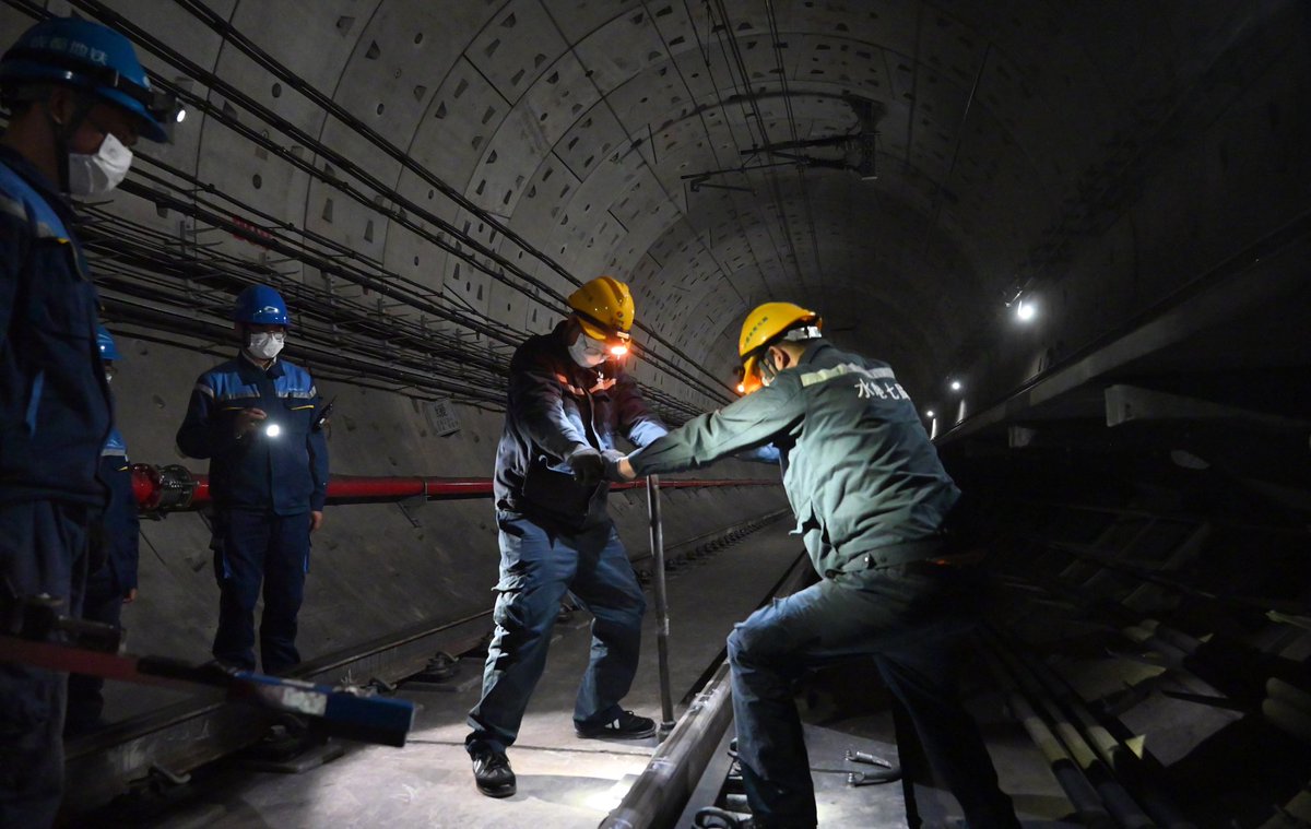Chengdu_City's tweet photo. 【Metro in Chengdu】
Behind the fast and secure operation of the #metro system in #Chengdu, there are countless #maintenance staff working overnight almost every day to ensure the safety of passengers. #subway #Line18 https://t.co/wOpenEvsUs