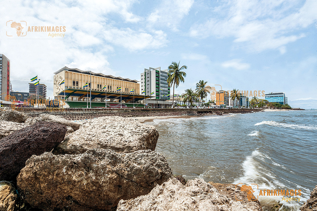 #Libreville et moi, un amour éternel...📷📷📷 Découvrez les villes africaines vu de l'Afrique par des photographes africains avec Afrikimages Agency la 1ère banque d'images d'Afrique centrale. afrikimages.com/cities/
#libreville #gabon #ville #afrique #urbain