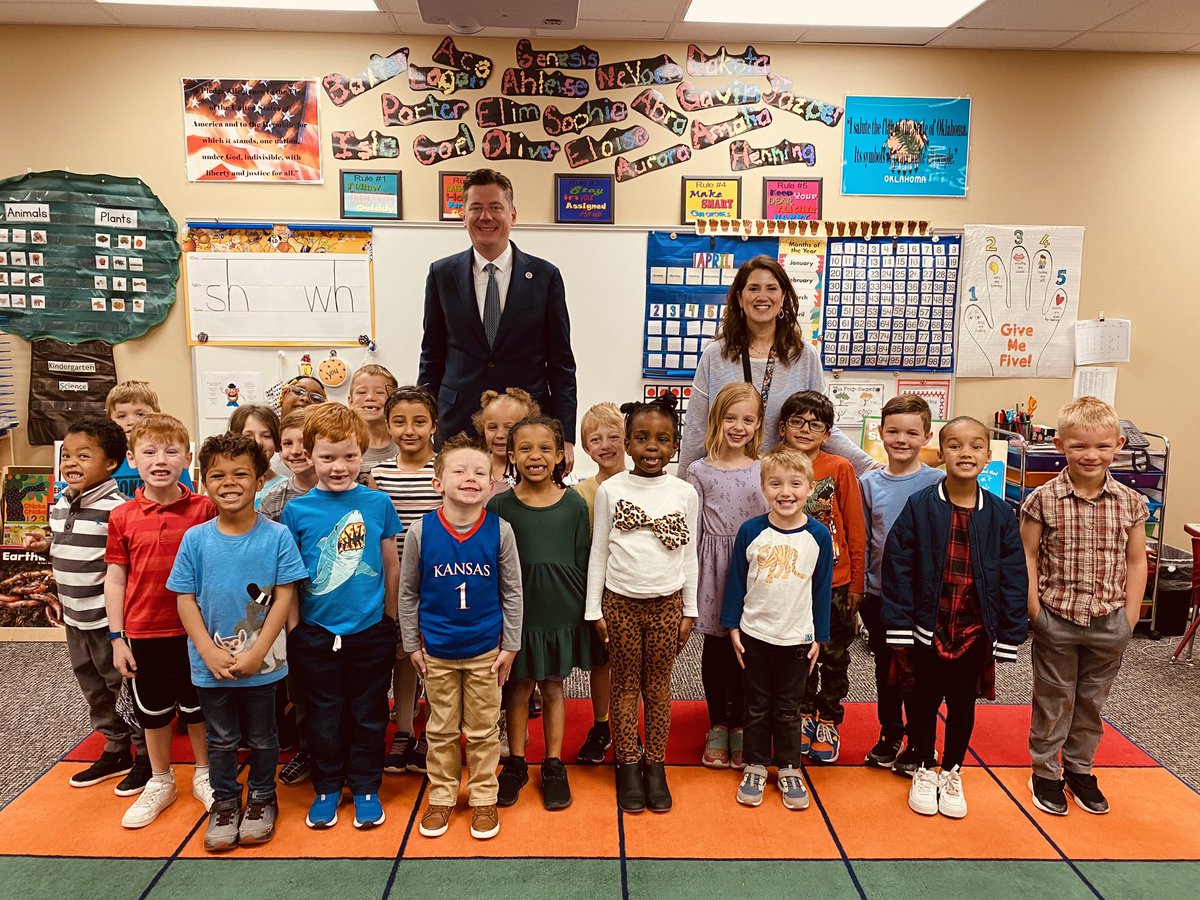 davidfholt's tweet photo. Most Friday mornings during the school year, I visit a public elementary school in OKC and read “Goodnight OKC.”  Thanks to @JL_OKC’s donation, I leave the book behind.  Today was Dennis Elementary in @PutnamCityOK!  Go Dolphins!  #1OKC https://t.co/RIYuZ7ox2c