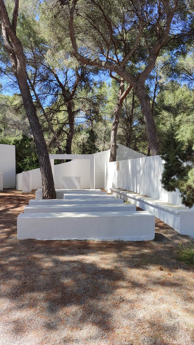 Capilla Asunción de la Virgen María.
.
Santa Eularia del Rio. Ibiza
.
#ibiza #eivissa #capilla #semanasanta #calallonga #arquitectura #architecture #blanco #white #bosque #trees #viernes #friday #photography #fotografia #minimalismo 
<a href="/Santa_Eularia/">Ajuntament de Santa Eulària des Riu</a> 
<a href="/Ibiza_Travel/">Ibiza.travel</a> 
<a href="/EivissaIbiza/">Turisme Eivissa Ibiza</a>