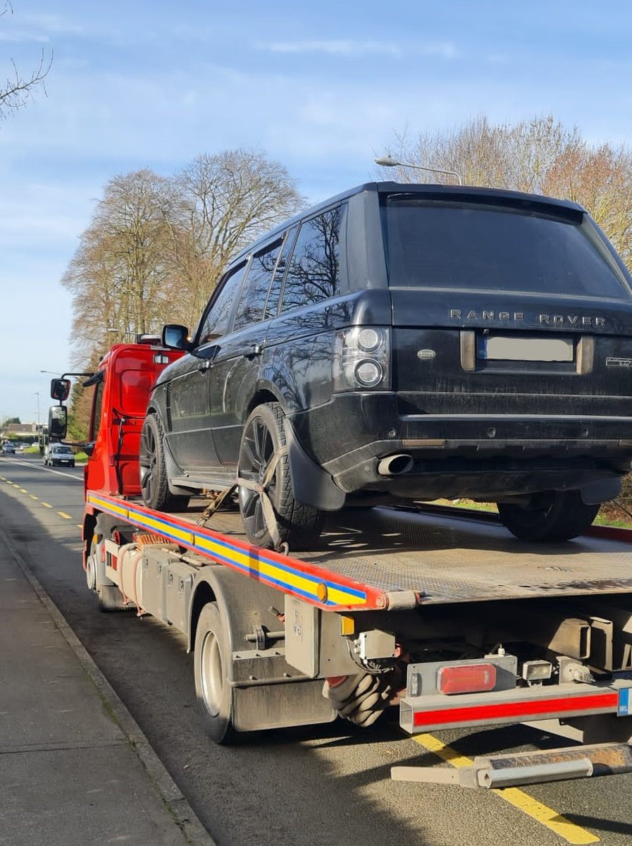 Naas Roads Policing stopped this vehicle at a checkpoint today when the driver was detected travelling at a speed of 79km/hr in a 50km/hr zone.

The driver was found to be an unaccompanied learner driver with no L-Plates displayed.

An FCPN was issued.

#ItsAJobWorthDoing